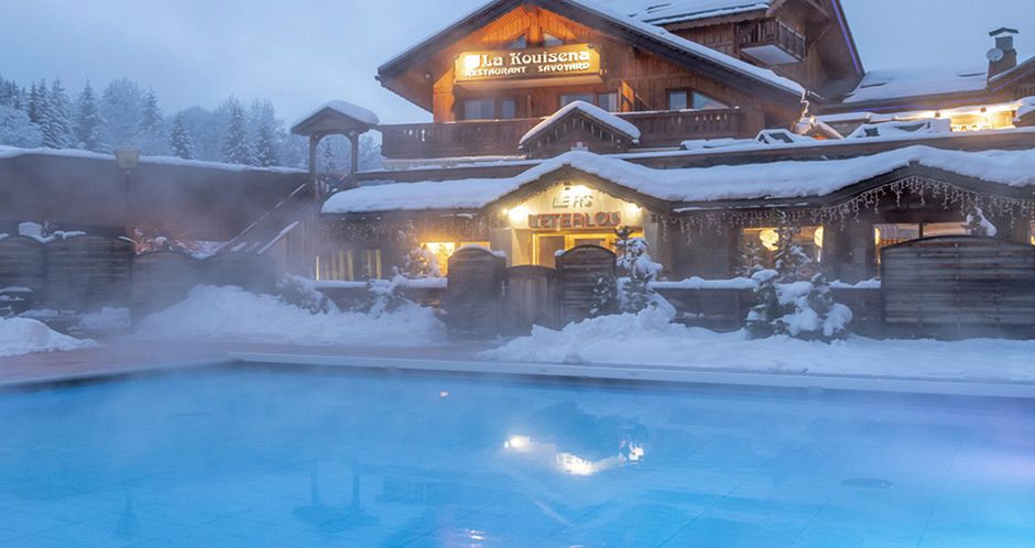 Enjoy the heated pool and hot tub. Photo: Hotel L'Eterlou - image_4